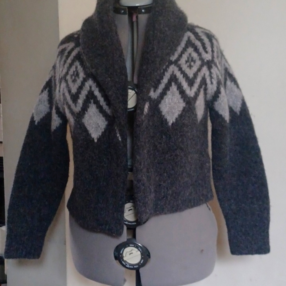 Banana Republic, size large, alpaca blend, cropped sweater.